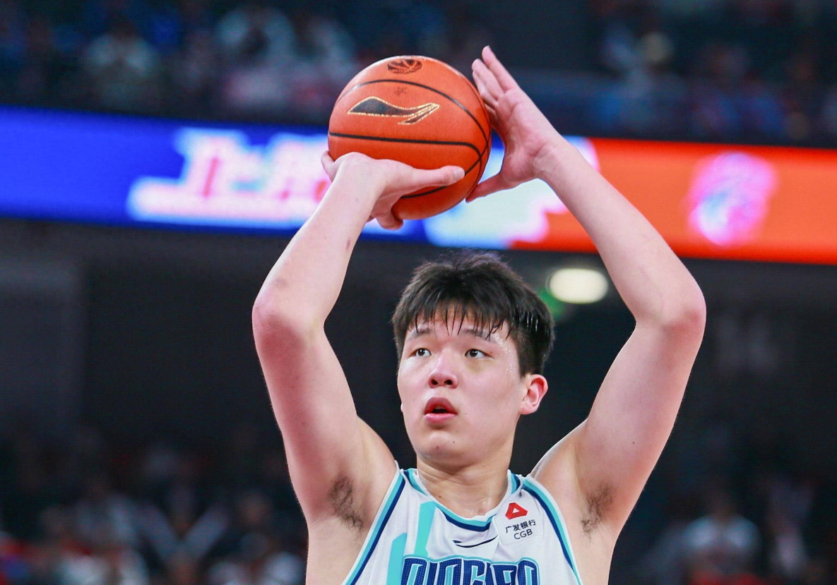 新晋球员崭露头角，成为比赛一大亮点